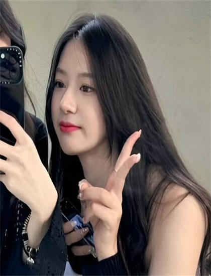 迷于女友朋友臀部的男友拍摄技巧分析：镜头语言与画面构图探讨，现象级作品